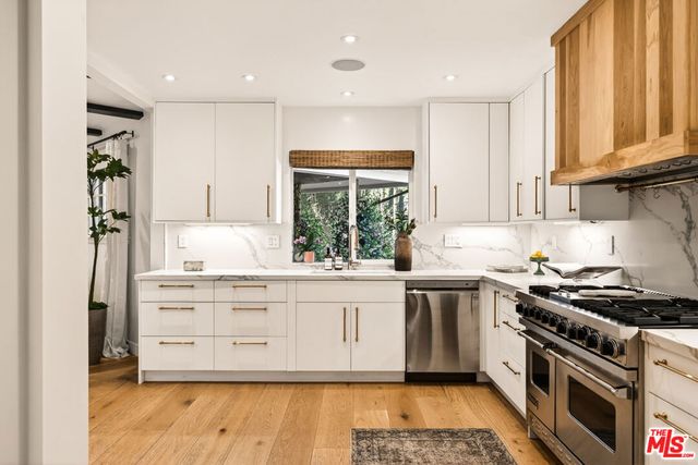 16644 Calneva Drive, Encino, CA 91436