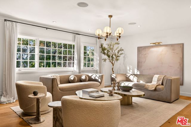 16644 Calneva Drive, Encino, CA 91436