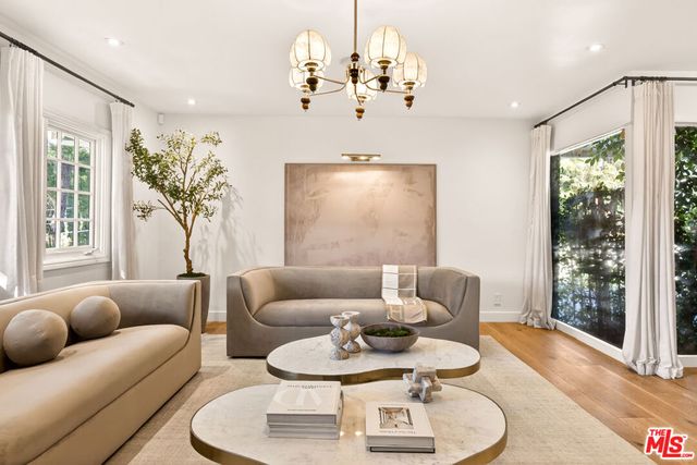 16644 Calneva Drive, Encino, CA 91436