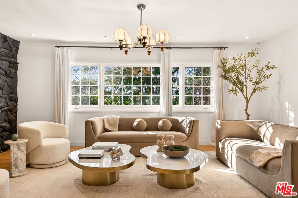 16644 Calneva Drive, Encino, CA 91436