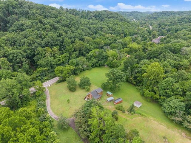 8004 Charlotte Pike, Nashville, TN 37221