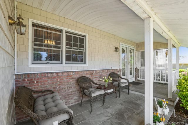 12 Swan Lane, Hauppauge, NY 11788
