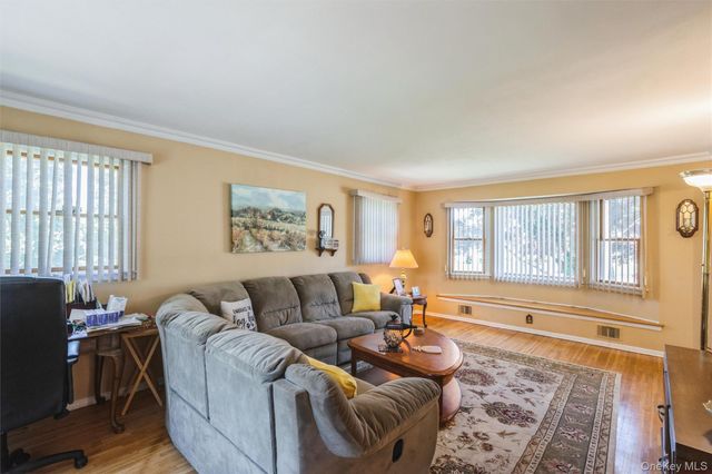 12 Swan Lane, Hauppauge, NY 11788
