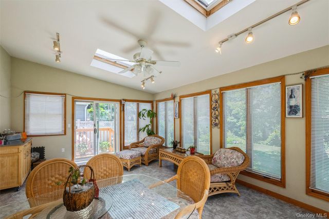 12 Swan Lane, Hauppauge, NY 11788