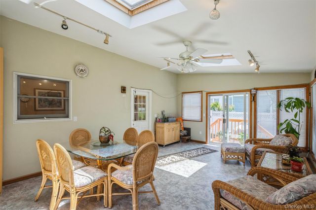 12 Swan Lane, Hauppauge, NY 11788