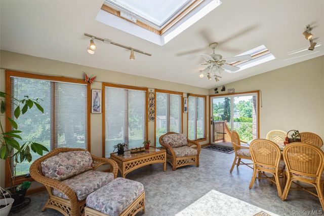12 Swan Lane, Hauppauge, NY 11788