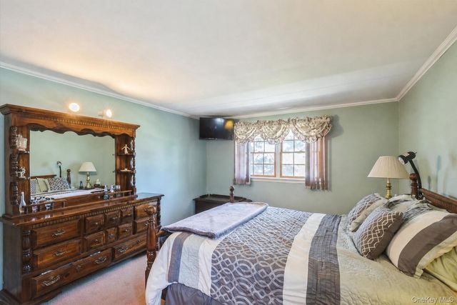 12 Swan Lane, Hauppauge, NY 11788