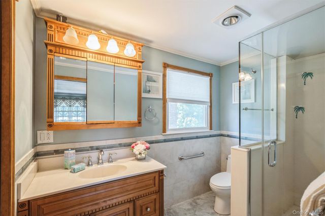12 Swan Lane, Hauppauge, NY 11788