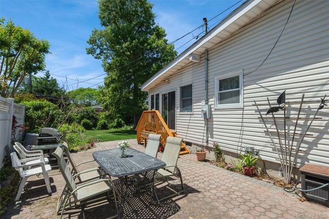 12 Swan Lane, Hauppauge, NY 11788
