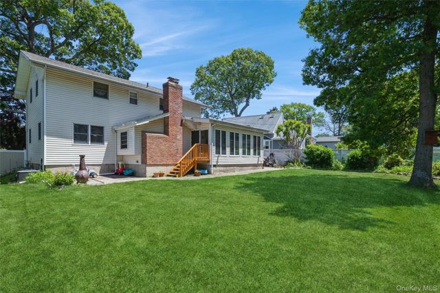 12 Swan Lane, Hauppauge, NY 11788