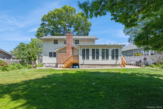 12 Swan Lane, Hauppauge, NY 11788