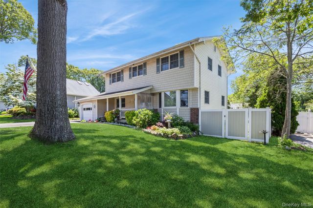 12 Swan Lane, Hauppauge, NY 11788