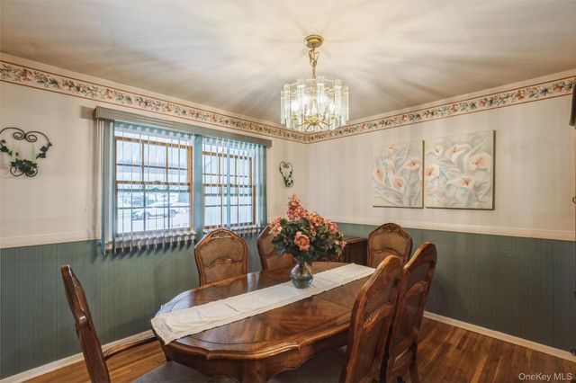 12 Swan Lane, Hauppauge, NY 11788