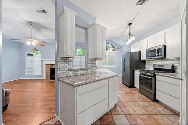 10407 Twin Oak Drive, Conroe, TX 77385