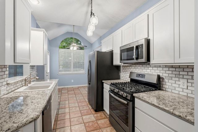 10407 Twin Oak Drive, Conroe, TX 77385