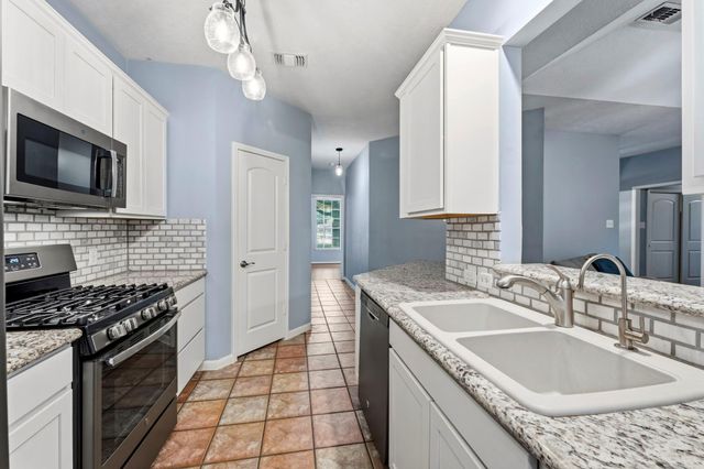 10407 Twin Oak Drive, Conroe, TX 77385
