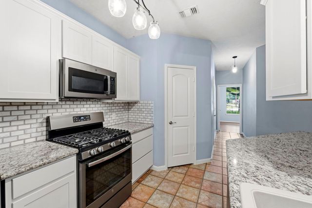 10407 Twin Oak Drive, Conroe, TX 77385
