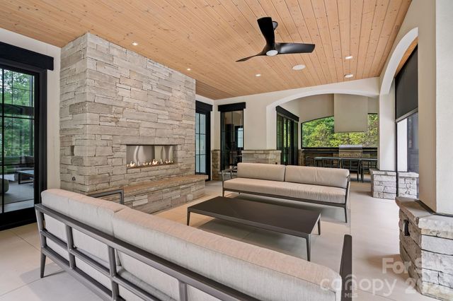 504 Hollow Trail, Asheville, NC 28803