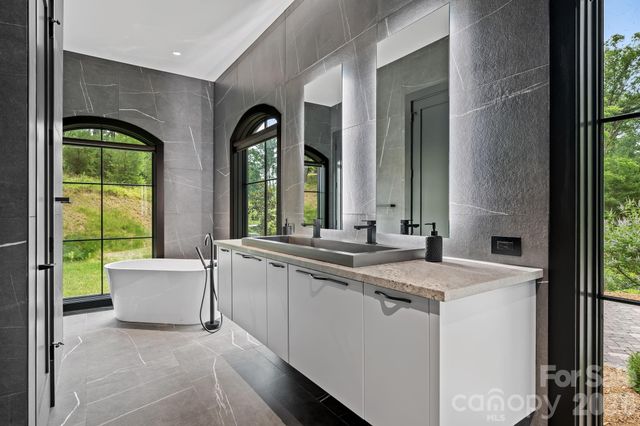 504 Hollow Trail, Asheville, NC 28803
