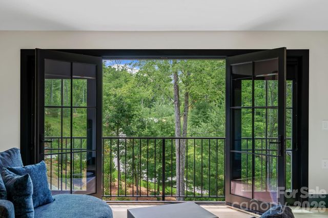 504 Hollow Trail, Asheville, NC 28803