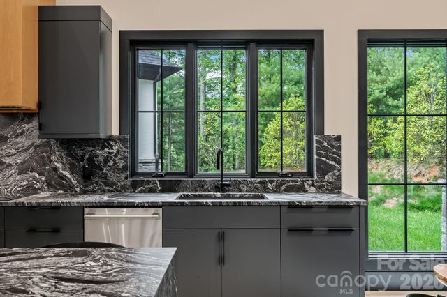 504 Hollow Trail, Asheville, NC 28803