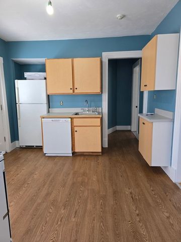 208 Pine St 208F, Lowell, MA 01851