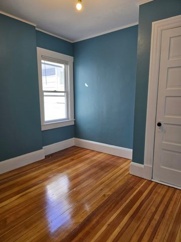 208 Pine St 208F, Lowell, MA 01851