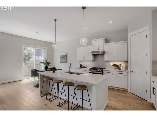 10474 Sw LUCY Ct, Portland, OR 97223