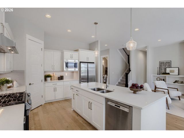 10474 Sw LUCY Ct, Portland, OR 97223