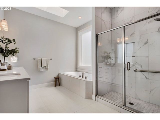 10474 Sw LUCY Ct, Portland, OR 97223