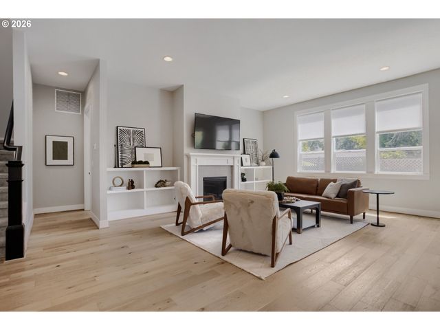 10474 Sw LUCY Ct, Portland, OR 97223