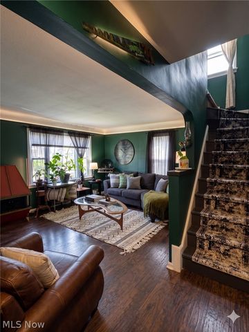 6711 Farnsworth Drive, Parma, OH 44129