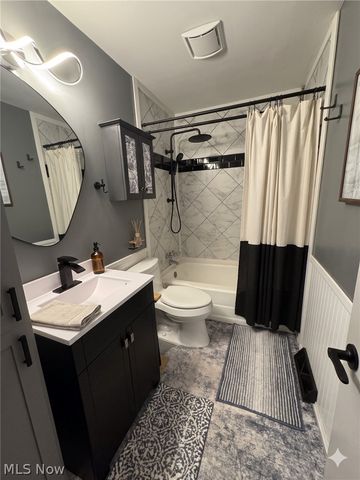 6711 Farnsworth Drive, Parma, OH 44129