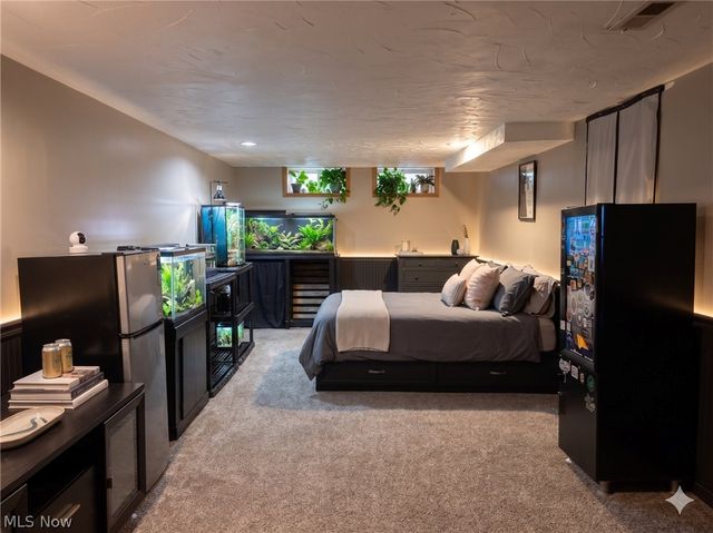 6711 Farnsworth Drive, Parma, OH 44129