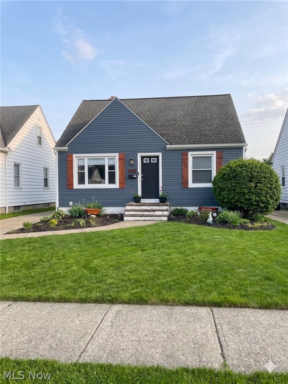 6711 Farnsworth Drive, Parma, OH 44129