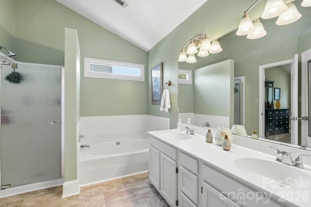 13315 Kintyre Court, Matthews, NC 28105