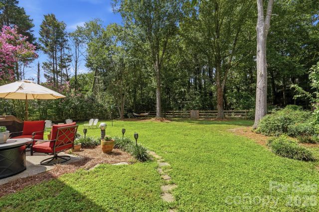 13315 Kintyre Court, Matthews, NC 28105