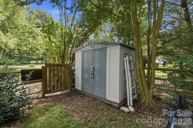 13315 Kintyre Court, Matthews, NC 28105