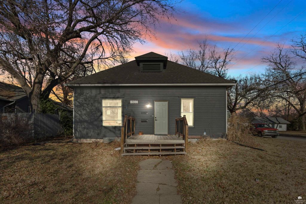 1500 Houston Street, Manhattan, KS 66502