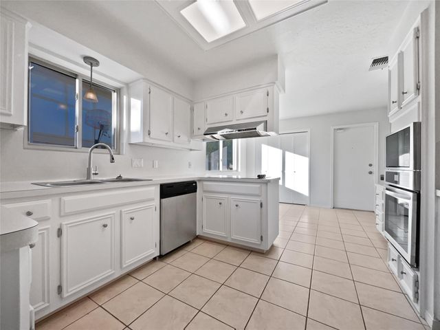 11603 Inwood Drive, Houston, TX 77077