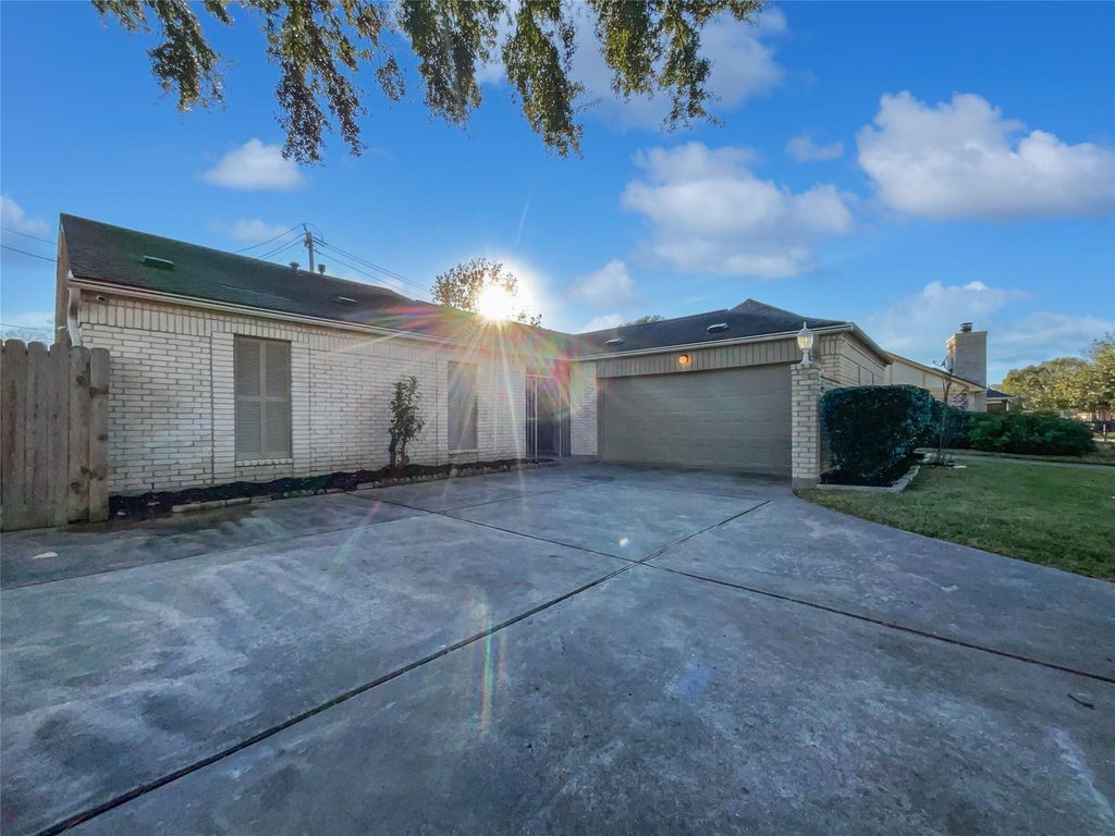 11603 Inwood Drive, Houston, TX 77077