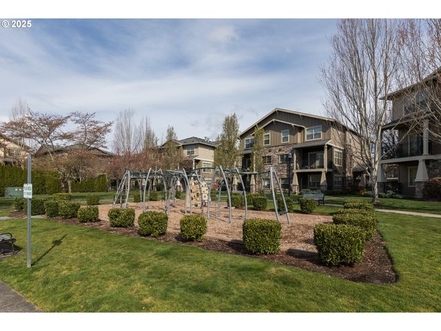 654 Ne GARSWOOD Ln, Hillsboro, OR 97006
