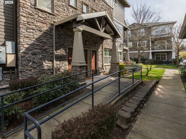 654 Ne GARSWOOD Ln, Hillsboro, OR 97006