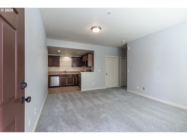 654 Ne GARSWOOD Ln, Hillsboro, OR 97006