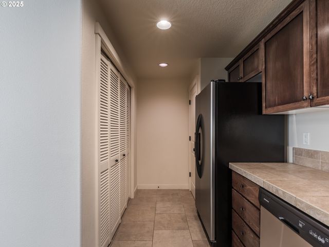 654 Ne GARSWOOD Ln, Hillsboro, OR 97006