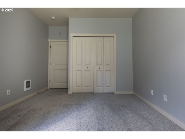 654 Ne GARSWOOD Ln, Hillsboro, OR 97006