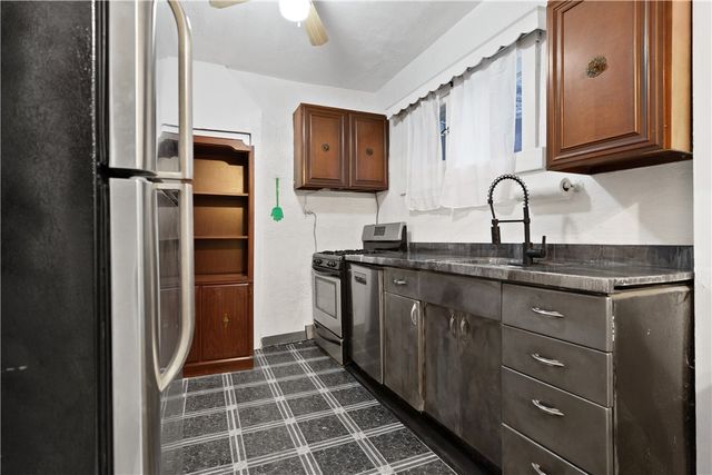 300 Locust Ave, Clairton, PA 15025