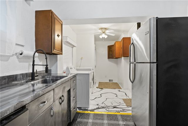 300 Locust Ave, Clairton, PA 15025