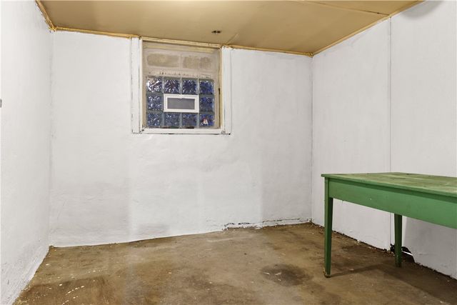 300 Locust Ave, Clairton, PA 15025