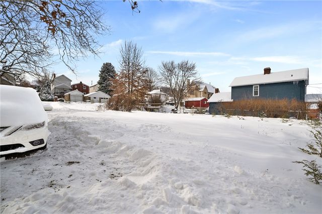 300 Locust Ave, Clairton, PA 15025